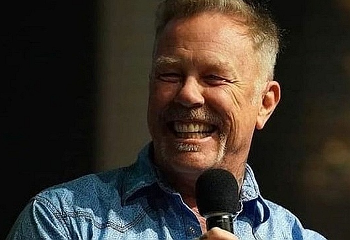 James Hetfield späť z protilakoholickej liečebne